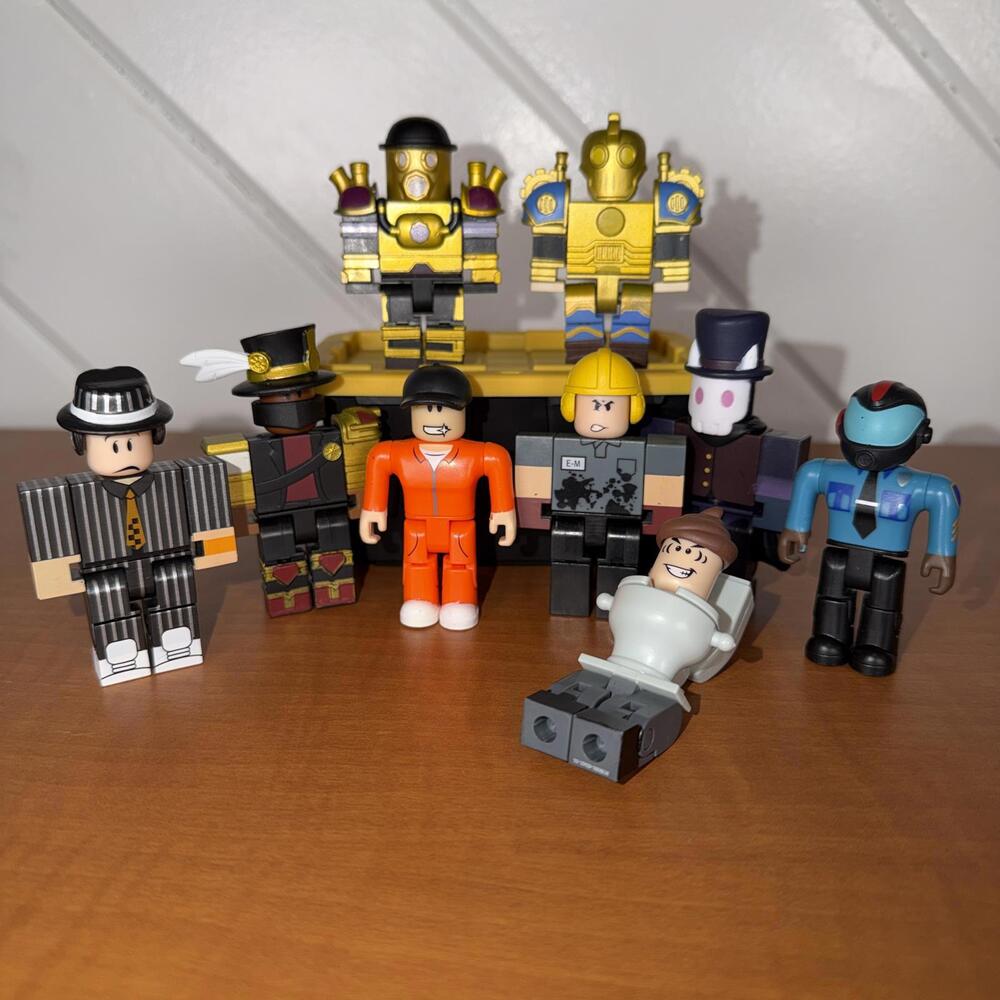 Roblox - Lot of 9 Assorted Action Figures - Picture 1 of 5